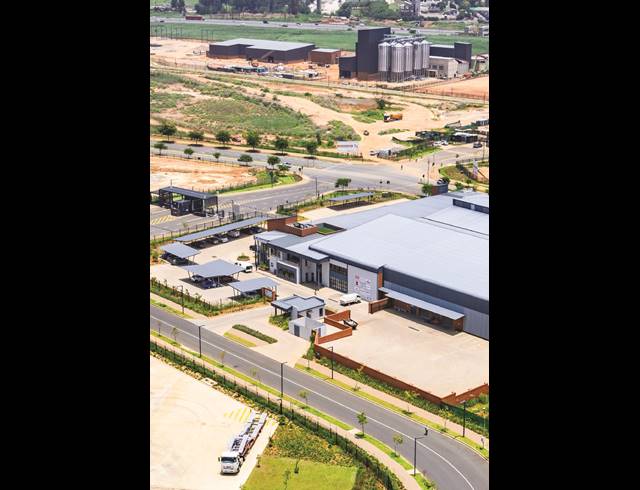 2,700M² WAREHOUSE TO LET IN GOSFORTH PARK